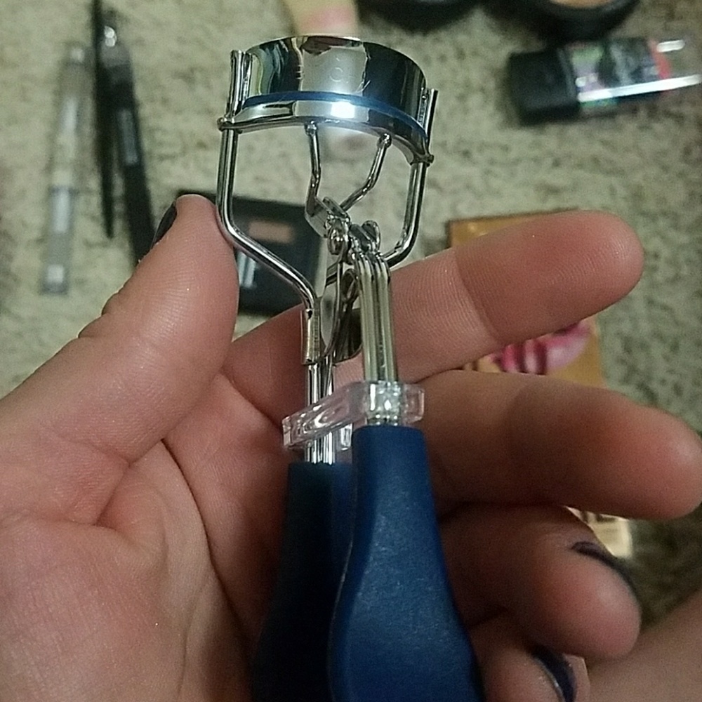 Eye lash curler